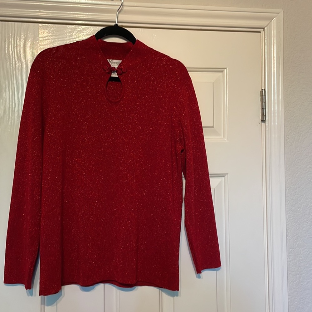 Red Dress Barn Woman light sweater with metallic accent